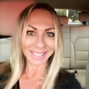 Meet your Posher, Dena